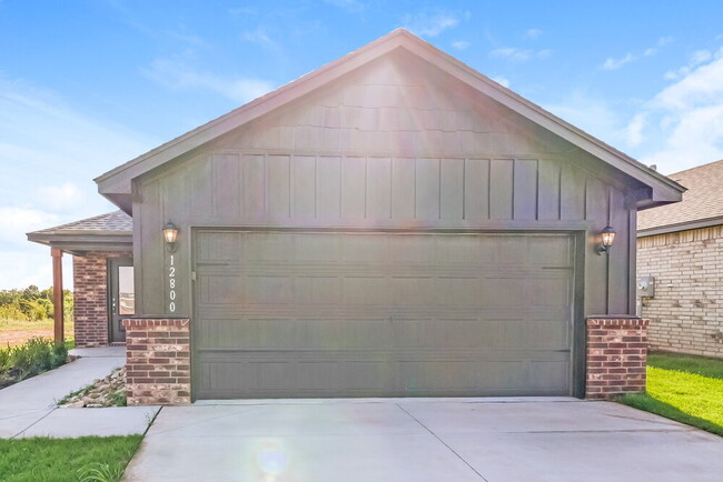 Building Photo - 12800 Carrara Ln