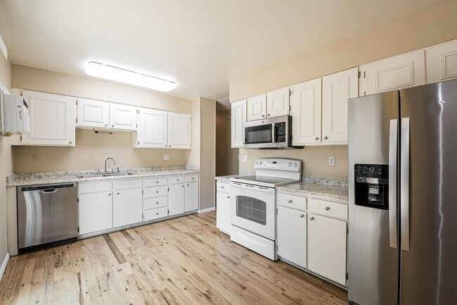 Building Photo - Hidden 3 bed/ 2 bath Gem in Morrison