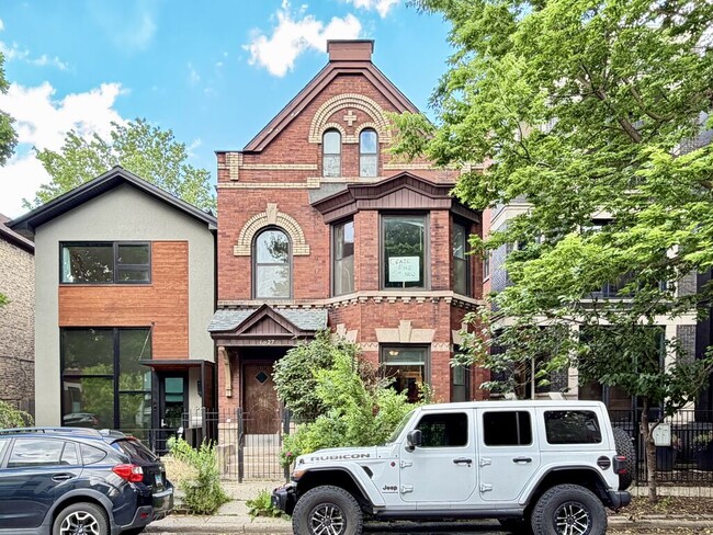 Building Photo - 1027 N Honore St