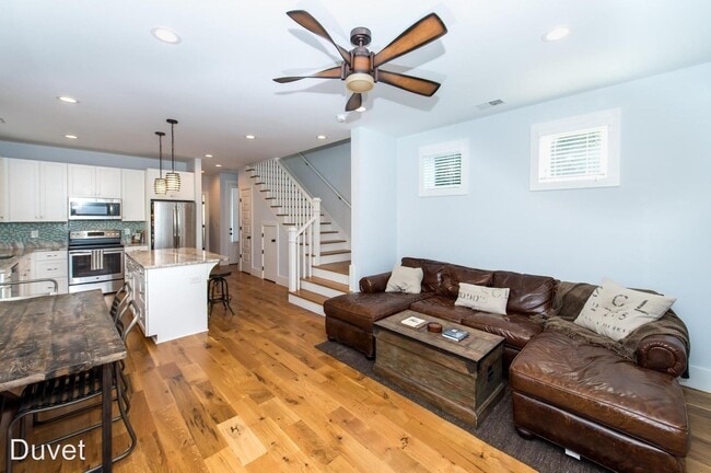 Building Photo - 4 br, 3.5 bath House - 4 F Street