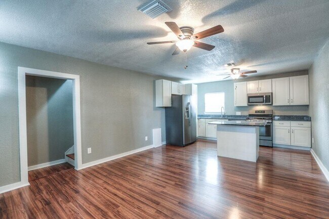 Foto del edificio - 4809 McEwen St