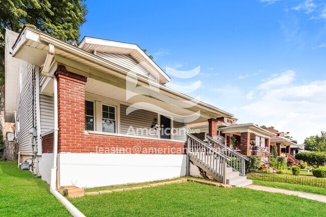 Building Photo - 318 S 39th St