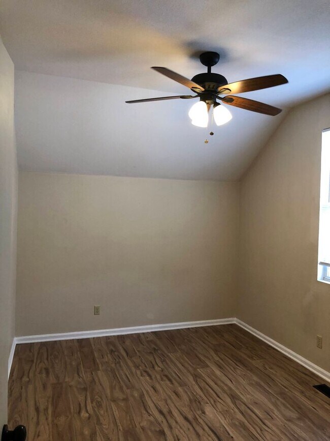 Foto del edificio - 401 Creekside Way