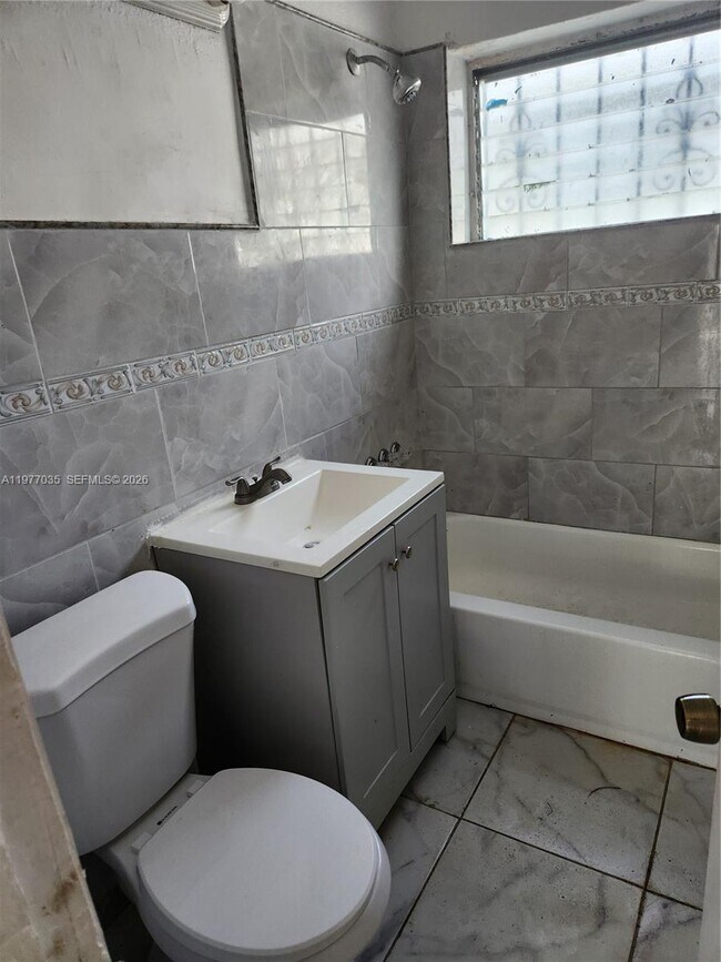 Foto del edificio - 6950 NW 6th Ct