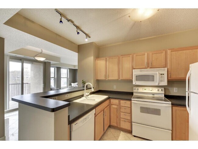 Building Photo - 675 N 1st Street 404