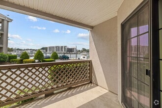 Building Photo - 401 Harbour Point