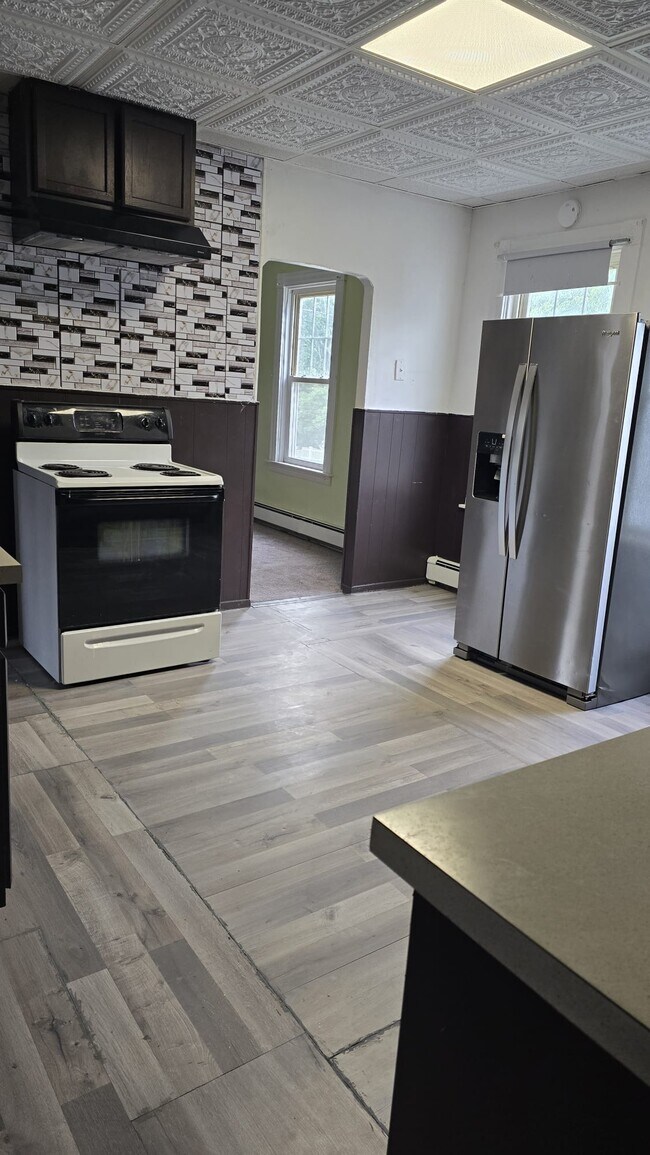 Kitchen - 30 California Ave