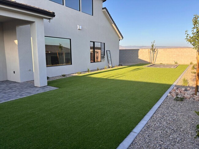 Foto del edificio - Beautiful 5 bedroom 4 bath in Desert Canyons