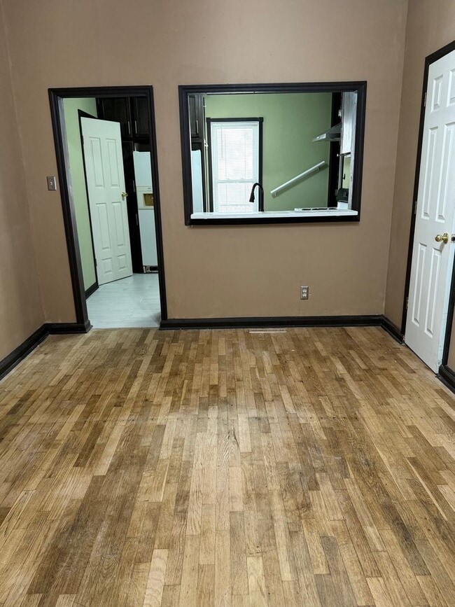 Building Photo - Quaint 2-Bedroom Bungalow Near Ft. Riley!