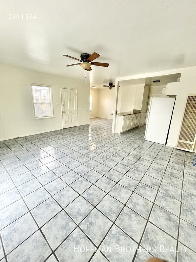 Building Photo - 2838 W Vernon Ave