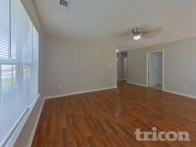 Foto del edificio - 6417 Sunman Rd