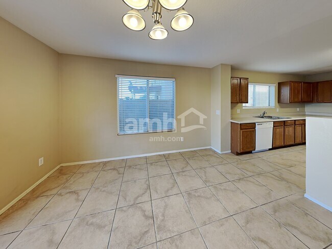Building Photo - 494 W Great White St