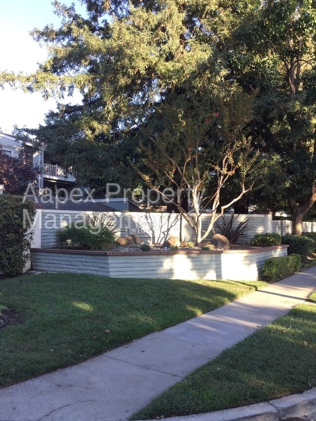 Foto del edificio - 3501 Birchwood Ter