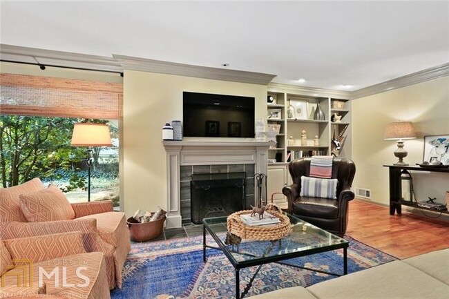 Building Photo - 2879 Castlewood Dr NW