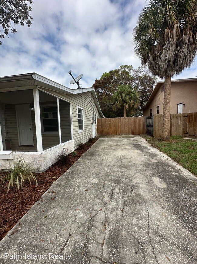 Building Photo - 3 br, 1 bath House - 319 80th Ave NE