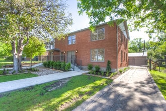 Building Photo - 2107 Rockridge Terrace