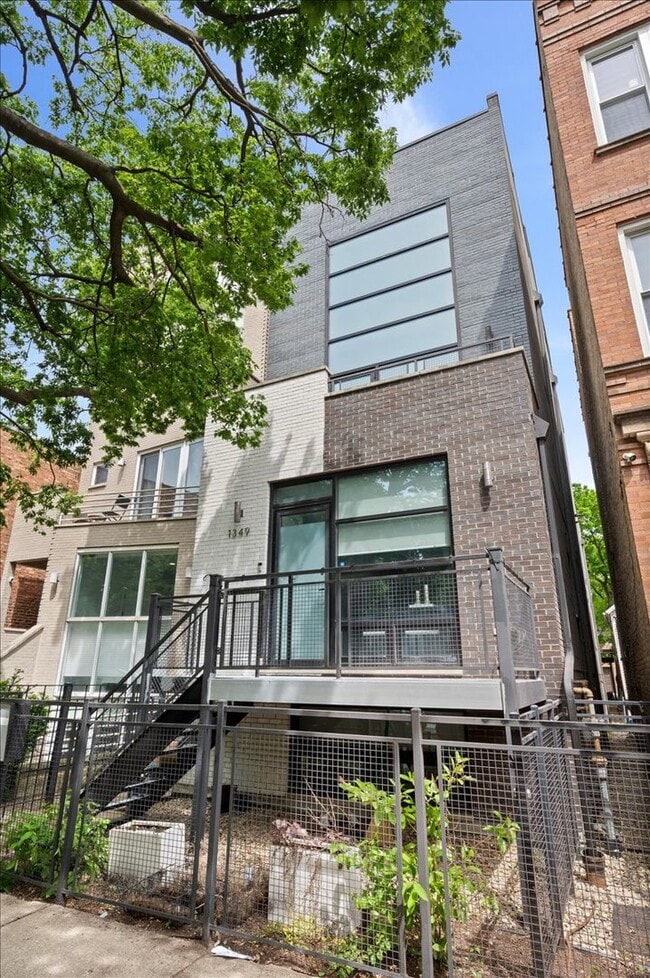 Building Photo - 1349 N Leavitt St