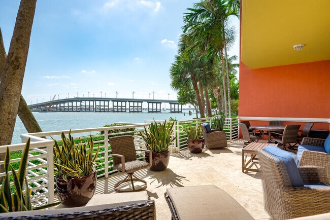 Foto del edificio - 2640 Lake Shore Dr