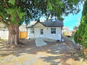 Building Photo - 112 N Gifford Ave