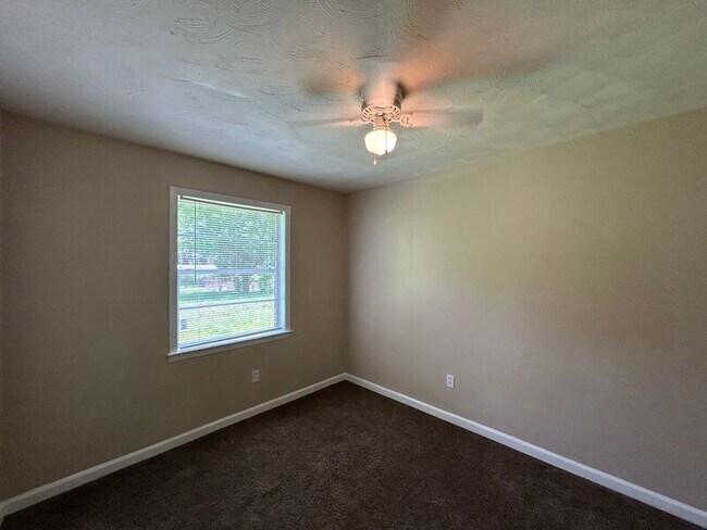 Building Photo - 2244 Pamela Dr