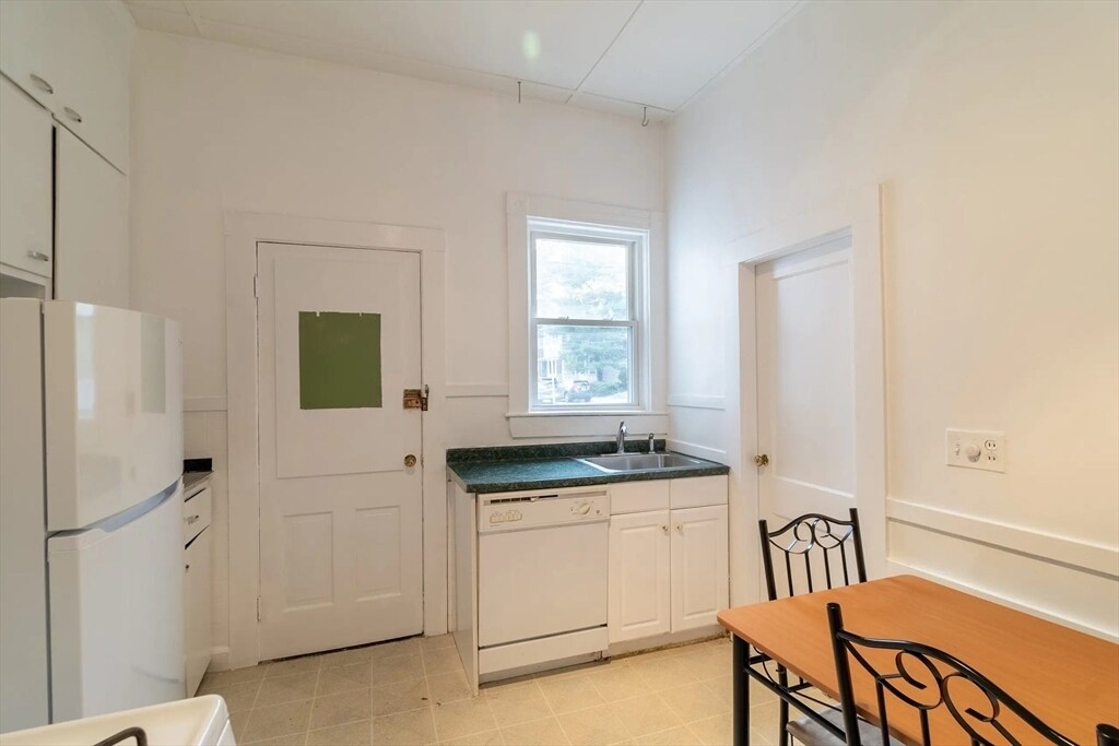 Primary Photo - 6 Sherman St