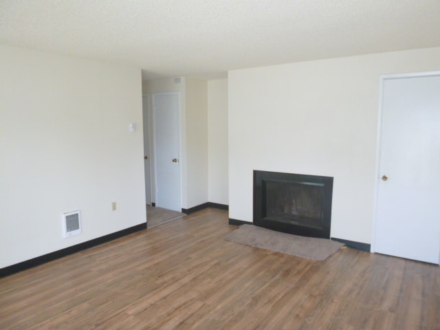 Building Photo - 2bd 1ba