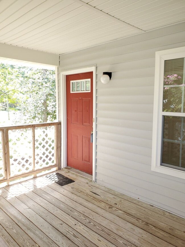 Building Photo - 2 Bedroom, 1 Bath in Virginia Beach