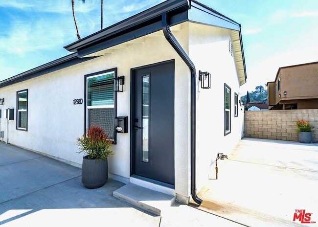 Building Photo - 1258 Mariposa St