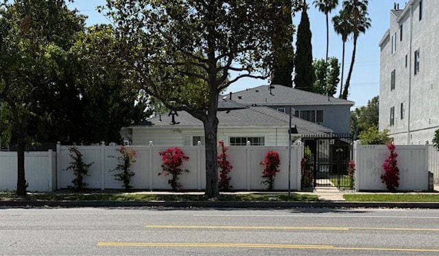Building Photo - 14732 Burbank Blvd