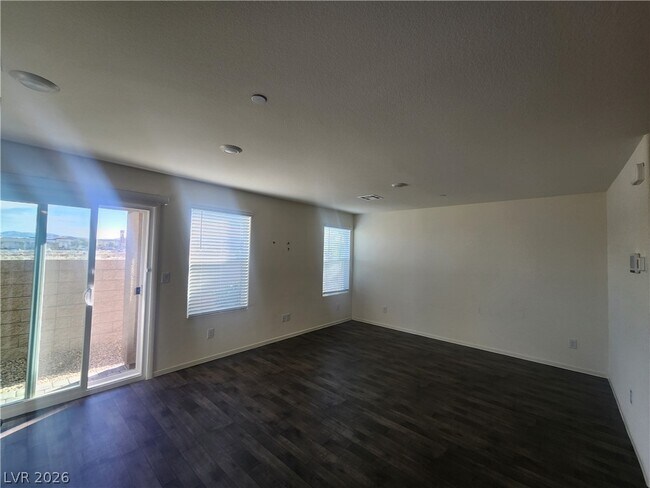 Foto del edificio - 7885 Sailor Sam Ave