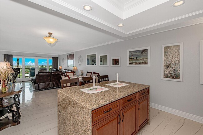 Building Photo - 1160 Hillsboro Mile