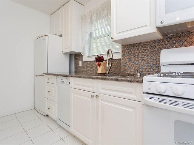 Foto del edificio - 67-51 223rd Pl