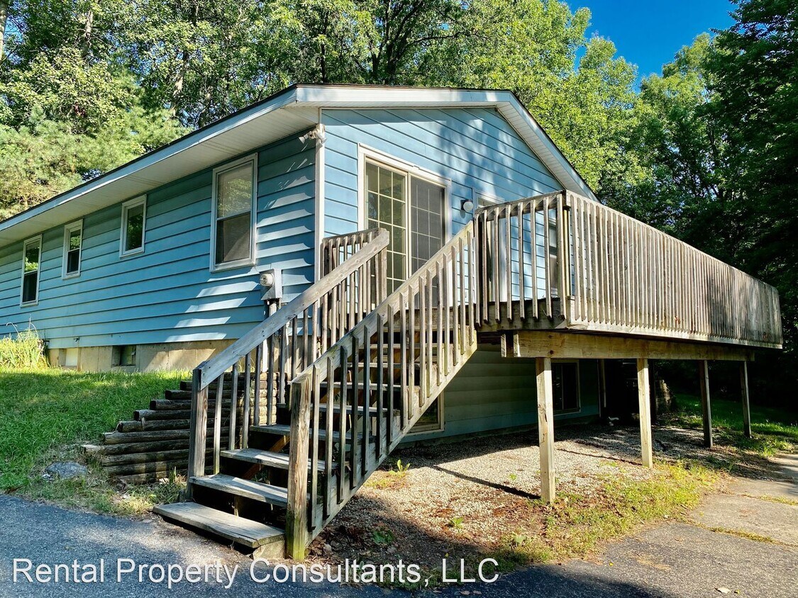 3703 Grand River Dr NE, Grand Rapids, MI 49525 House Rental in Grand