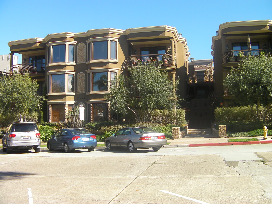 Foto principal - 7555 Eads Ave