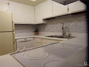 Building Photo - 2400 Forest Dr