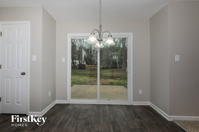 Building Photo - 1021 Barbee Farm Dr