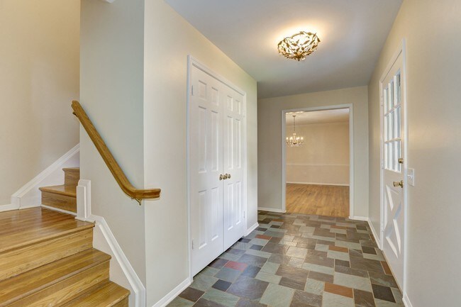 Foto del edificio - 8804 Falls Chapel Way