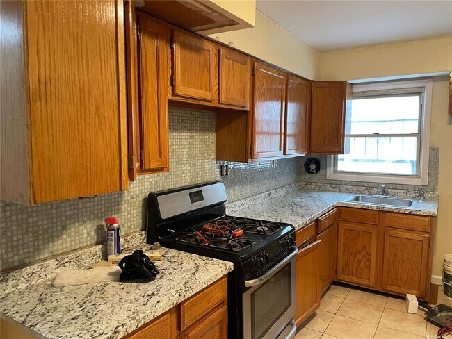 Building Photo - 109-18 Van Wyck Expy