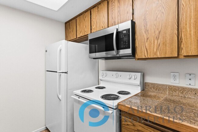 Building Photo - 1BD/1BA Private Balcony + Utilities Included | Prime Black Mountain Location