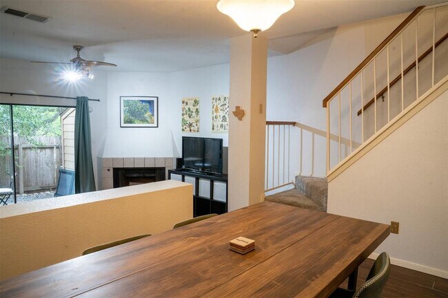 Foto del edificio - 11404 Walnut Ridge Dr