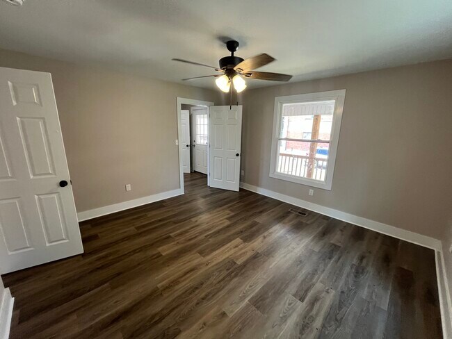Foto del edificio - 2410 E 19th St