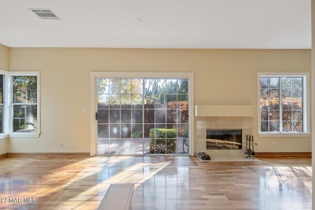 Foto del edificio - 5608 Roundtree Pl