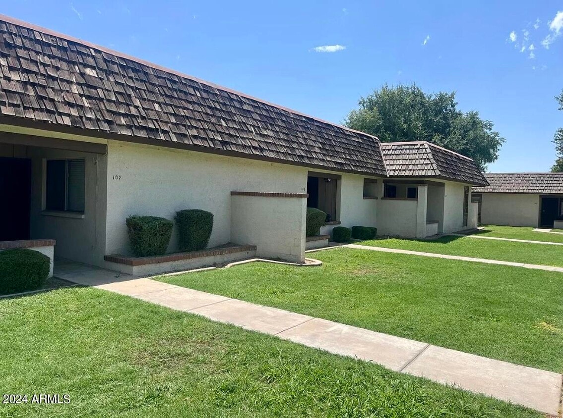 Primary Photo - 8161 N 107th Ave