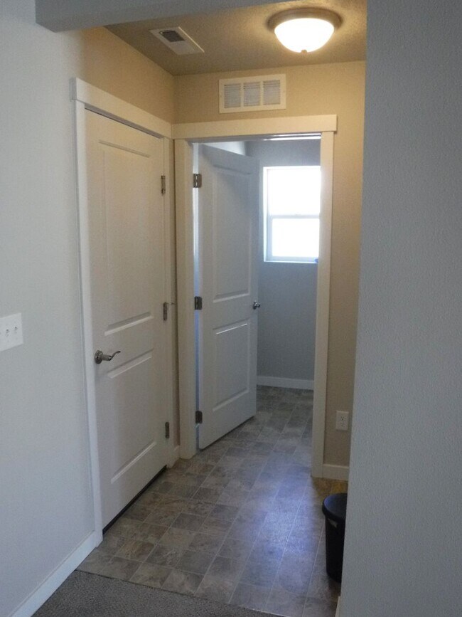 Foto del edificio - Bright and spacious 3 bed, 2 bath home jus...