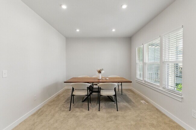 Foto del edificio - Luxury 5-Bed, 4-Bath Greenville Home in Amenity-Packed Riverstone!