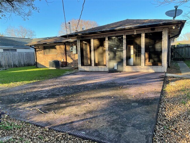 Building Photo - 1813 W 8th St