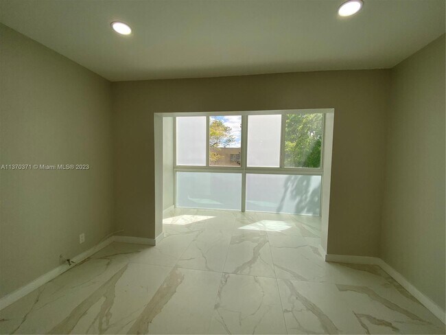 Foto del edificio - 100 Ashbury Rd