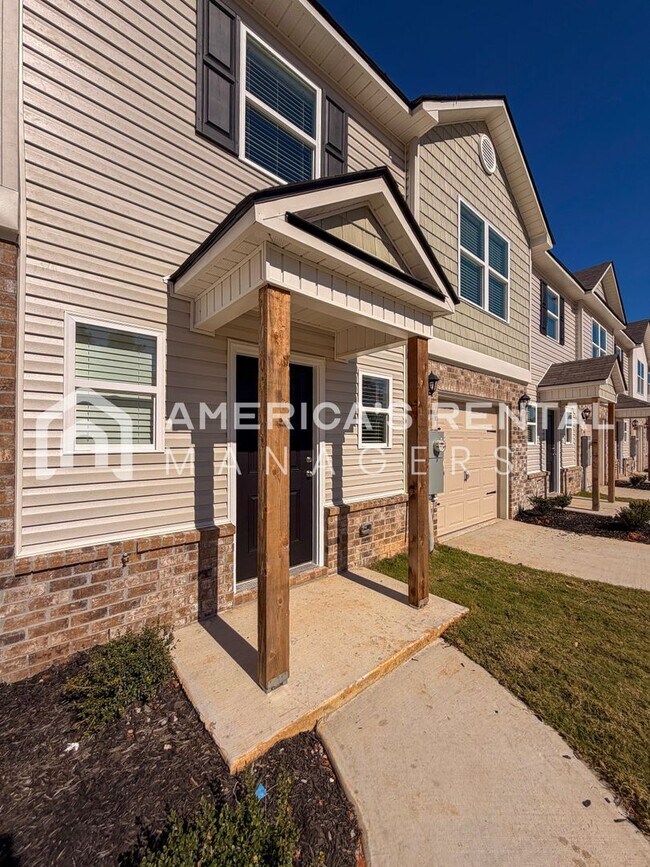 Foto del edificio - Deposit Pending!!  MOVE IN SPECIAL!! (Plus a Bonus Gift Card of $350!) New Construction Townhome ...