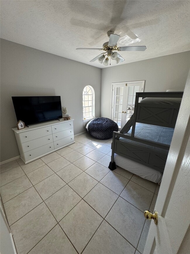 Building Photo - 14024 Shoreline Dr