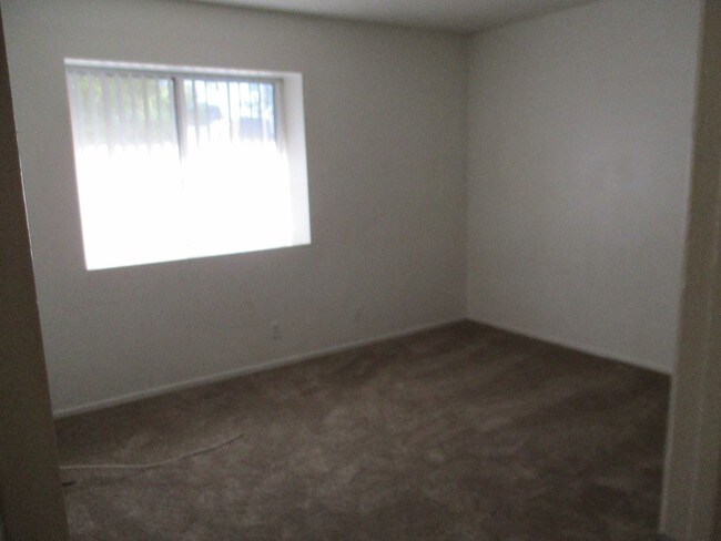 Foto del edificio - 3 br, 2 bath Apartment - 2852 E KAREN AVE #1